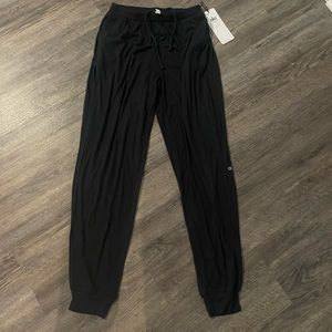 Alo Black high waist ribbed whisper pant